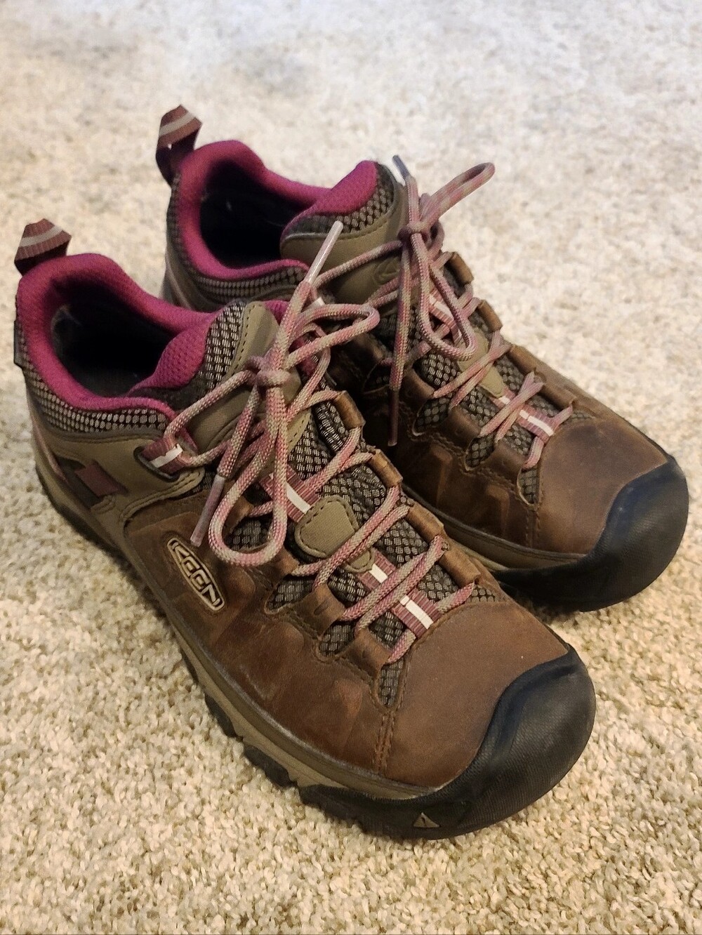 Women's 8.5, KEEN Brown Lace-Up Hiking Boots with Pink Accents